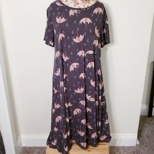 LulaRoe Gray Carly Pink Umbrellas Raindrops 2XL